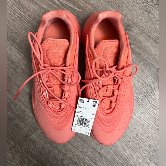 NWT RARE COLOR ADIDAS OZELIA - Picture 6 of 8